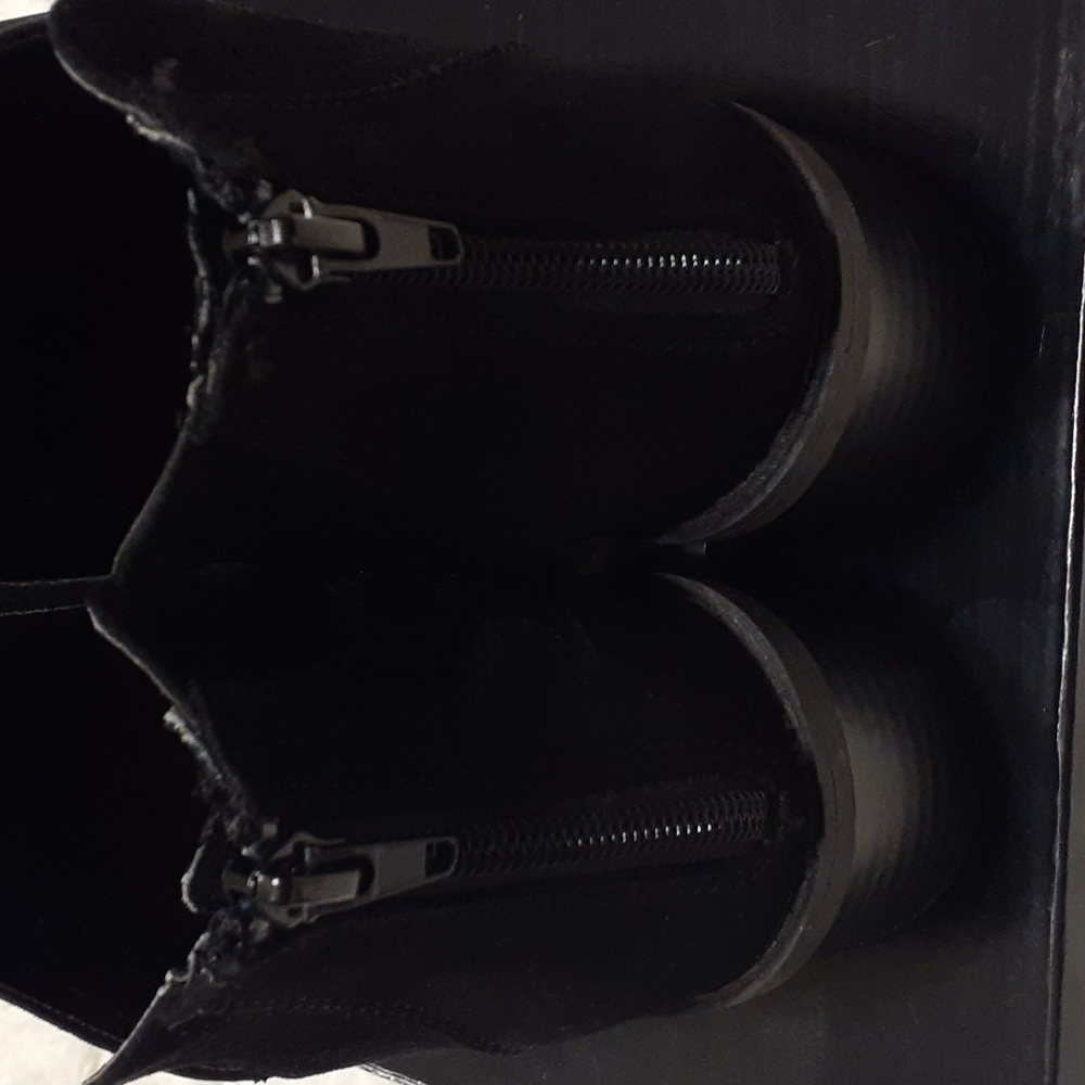 Shoes - Picture 3 of 4